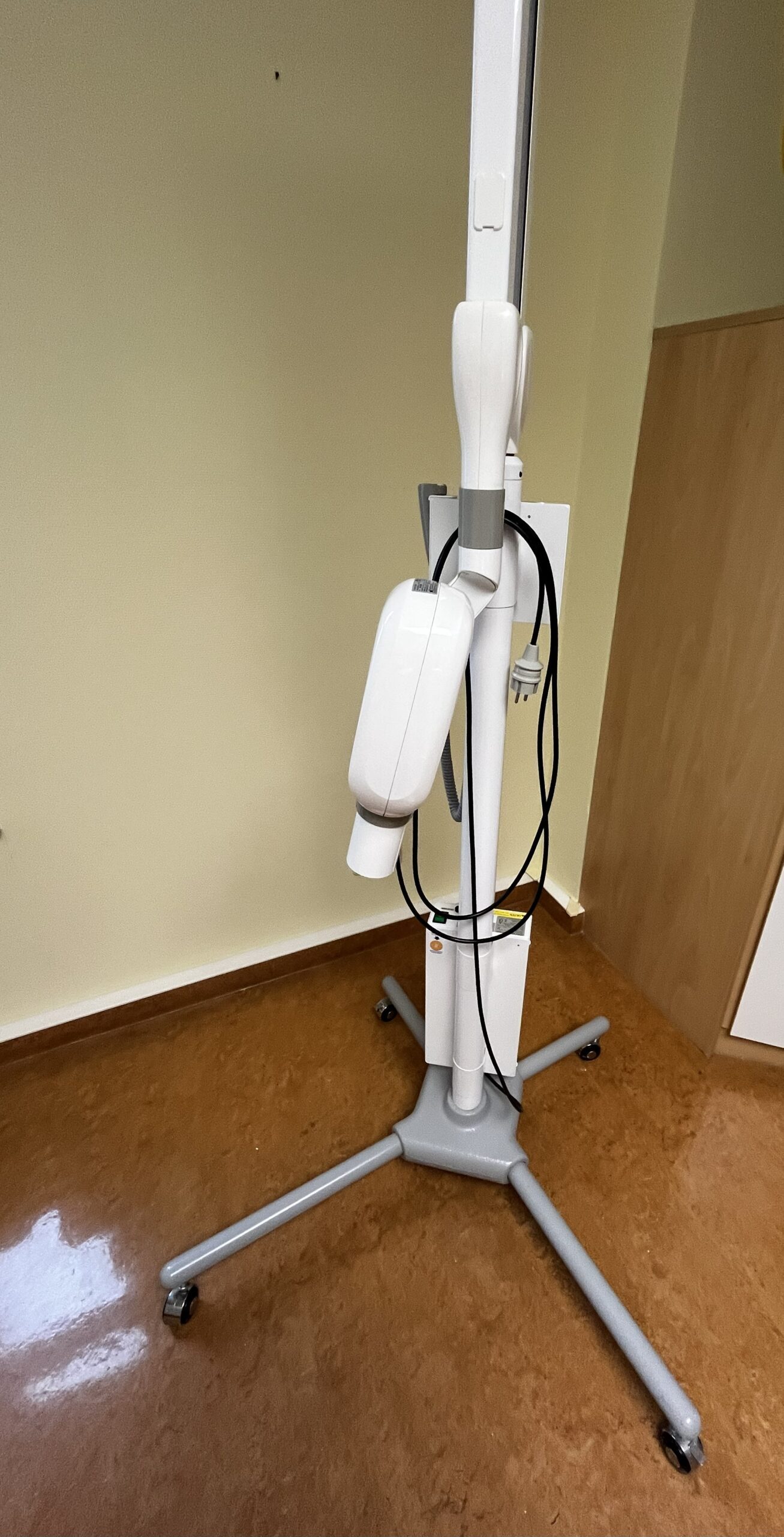 gebrauchtes Kleinröntgengerät – fahrbar (zur Zeit noch in Betrieb)- Hersteller Belmont – Typ Phot X II – 303 FM (mobiler Typ) | 334310 gebrauchtes Kleinröntgengerät – fahrbar (zur Zeit noch in Betrieb)- Hersteller Belmont – Typ Phot X II – 303 FM (mobiler Typ) | 334310