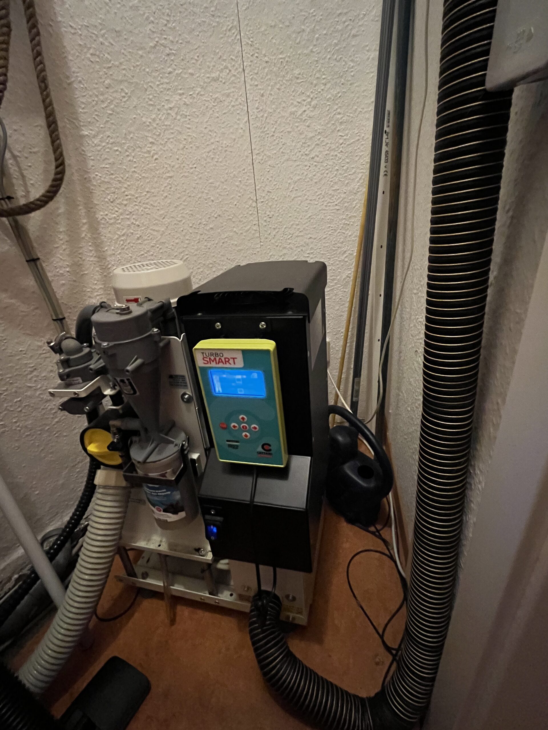 gebrauchte  Absaugeinheit – Turbo Smart A inklusive Amalgamabscheider- Hydrozyklon ISO 18 – Hersteller Cattani (zur Zeit noch in Betrieb) | 334357 gebrauchte  Absaugeinheit – Turbo Smart A inklusive Amalgamabscheider- Hydrozyklon ISO 18 – Hersteller Cattani (zur Zeit noch in Betrieb) | 334357