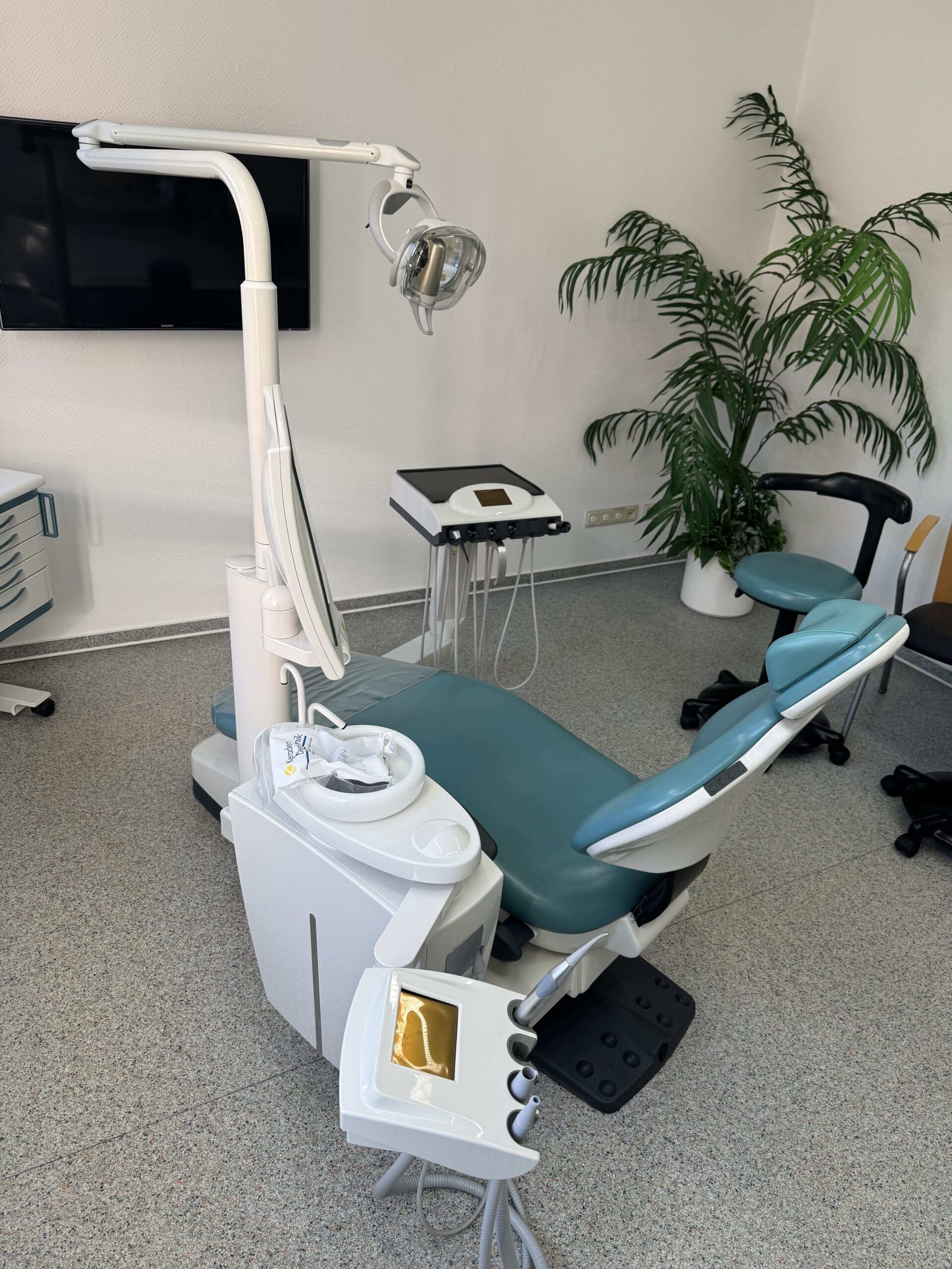 Ultradent U5000 Behandlungseinheit gebraucht aus Praxisauflösung | 333717 Ultradent U5000 Behandlungseinheit gebraucht aus Praxisauflösung | 333717