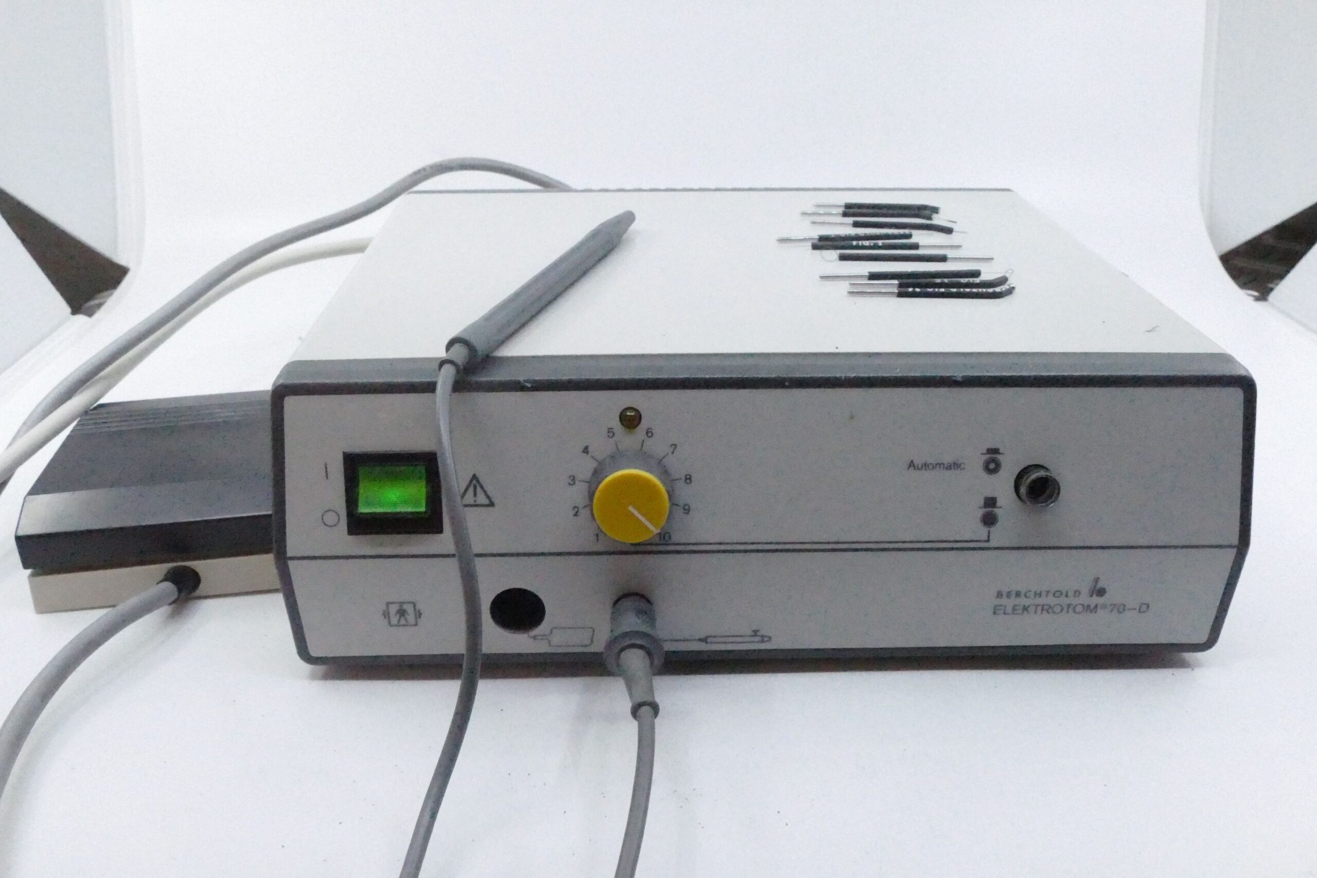 BECHTHOLD HF CHIRURGIEGERÄT ELEKTROTROM™ 70-D | 333480 BECHTHOLD HF CHIRURGIEGERÄT ELEKTROTROM™ 70-D | 333480