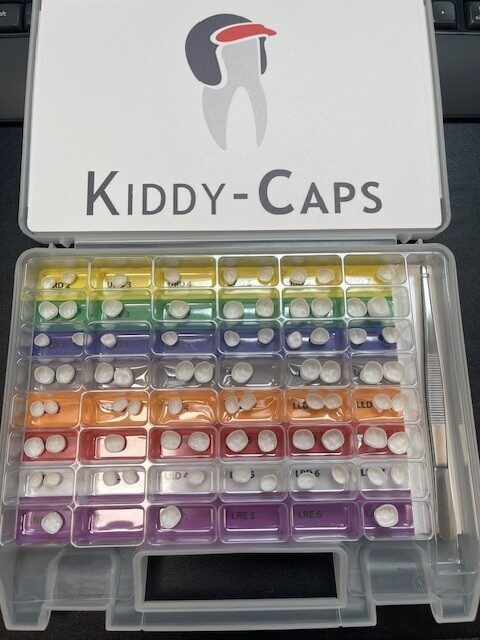 Kiddy Caps Starter Kit inkl. Incisor Upper Kit + Canine Kit | 333795 Kiddy Caps Starter Kit inkl. Incisor Upper Kit + Canine Kit | 333795