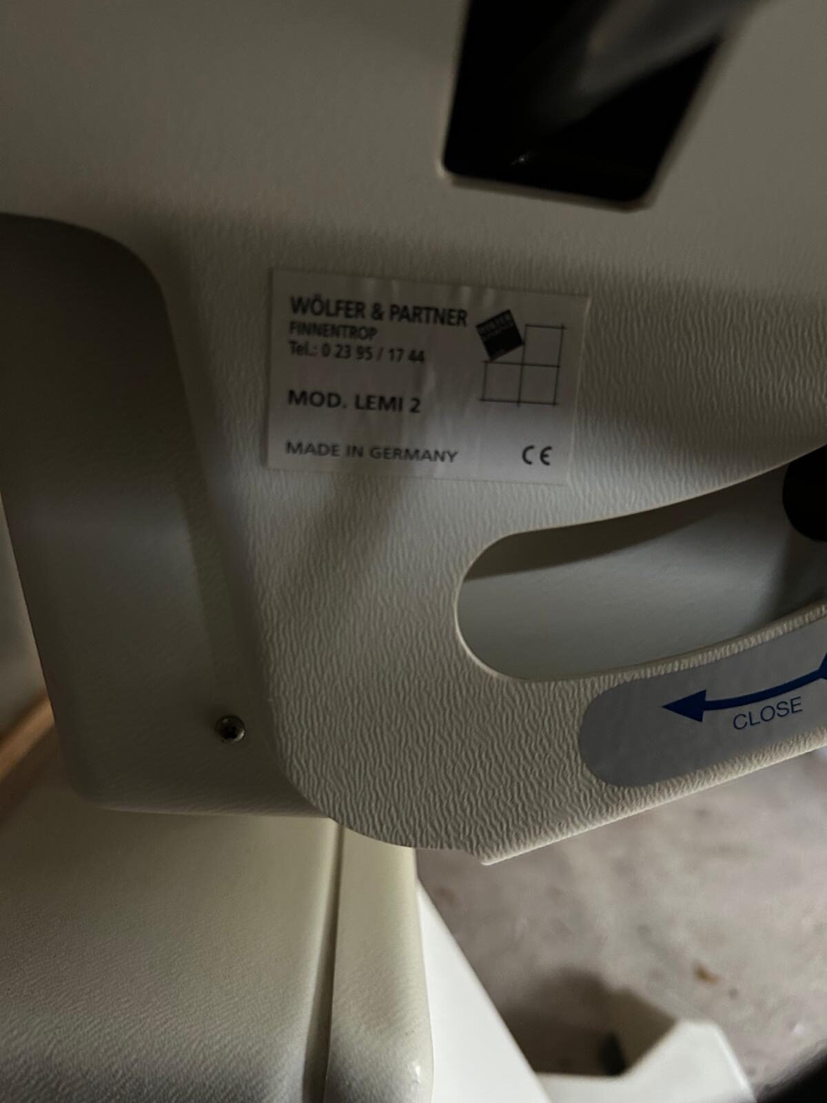 Schwarze OP-/Behandlungsliege – manuell verstellbar, sehr gut erhalten | 335775