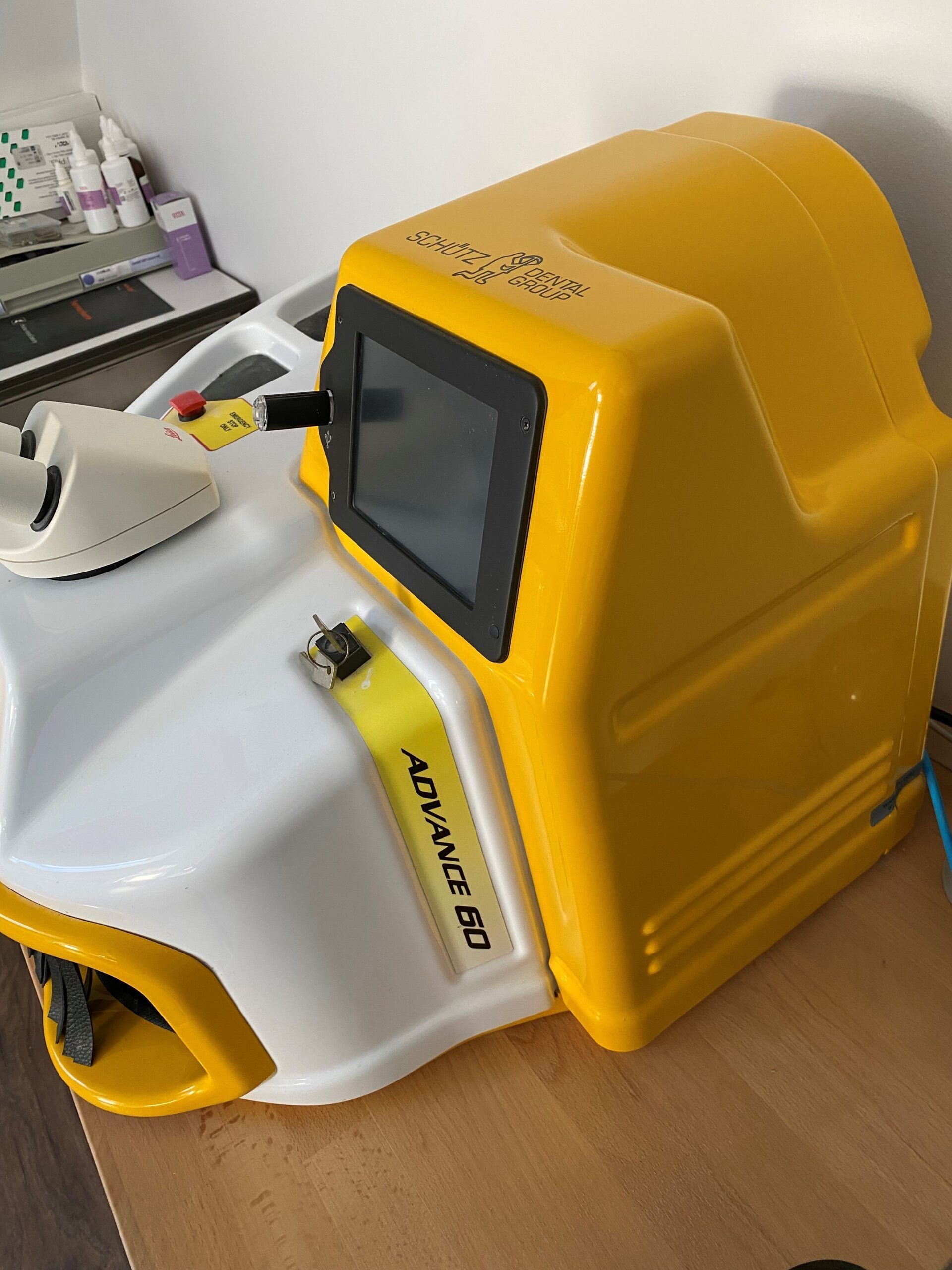 Gebrauchter SCHÜTZ-DENTAL Advance 60 Orotig Nd:YAG Laser – 2016, 40W, Topzustand! | 334975