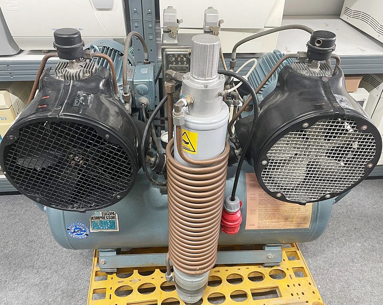 Dürr Dental Kompressor Typ 4721 mit Aggregat &Trockenluftanlage | 334603