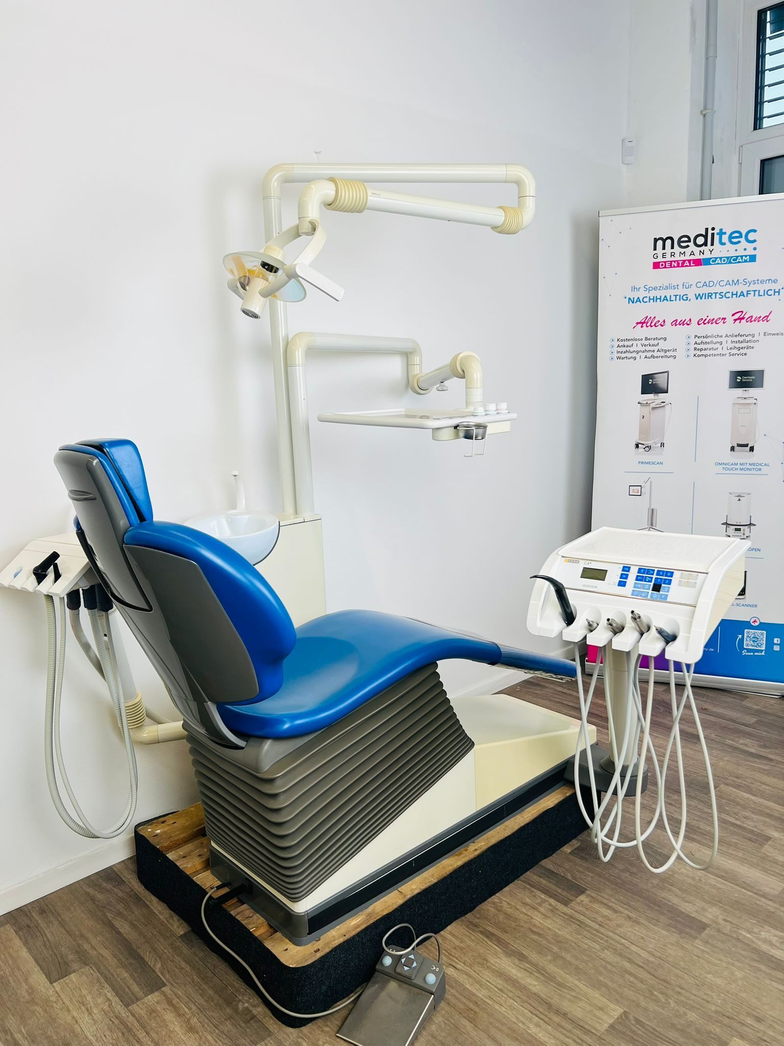 Sirona C4+ Behandlungseinheit werkstattgeprüft sehr gepflegt | 335365