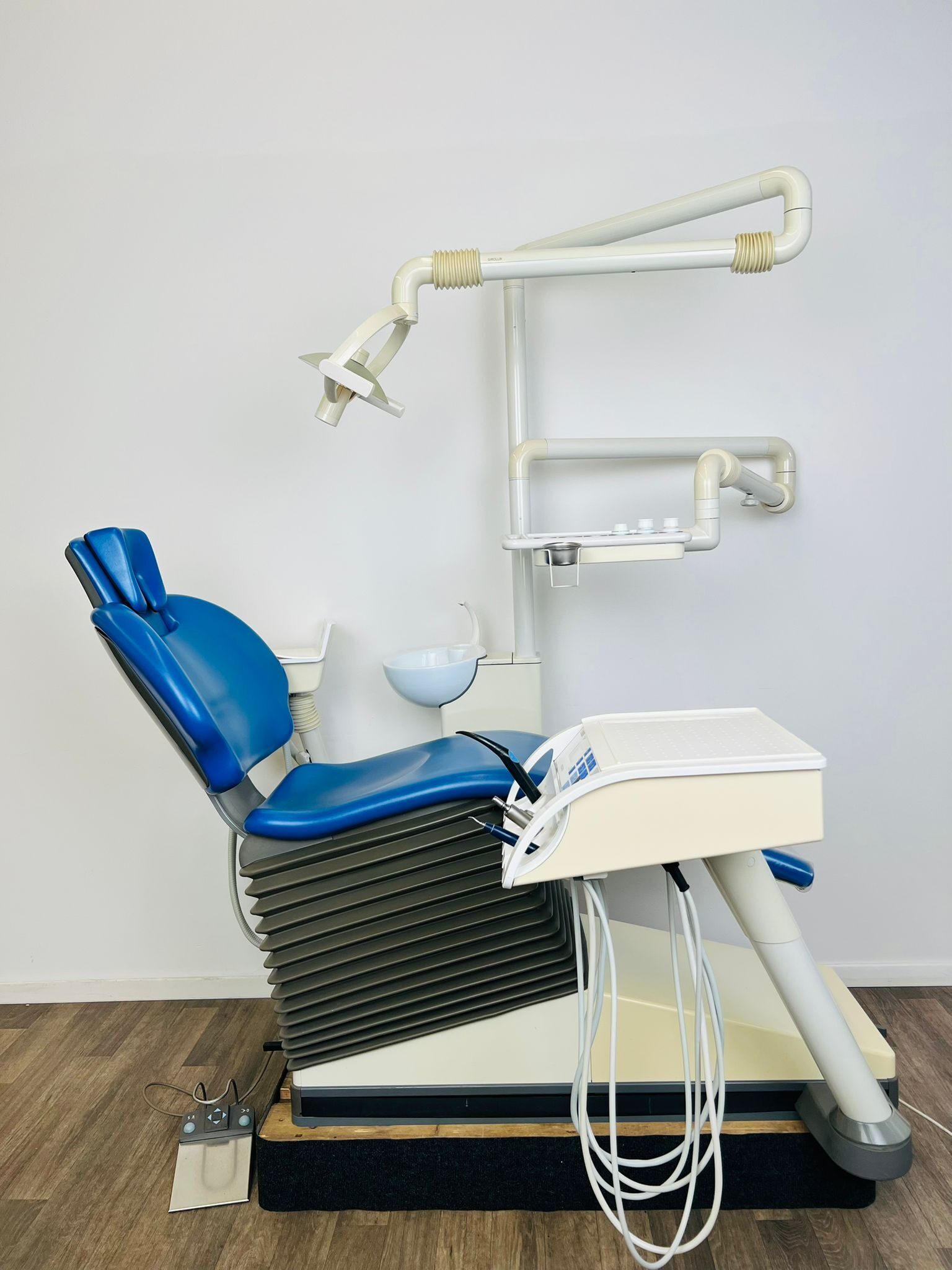 Sirona C4+ Behandlungseinheit werkstattgeprüft sehr gepflegt | 335369