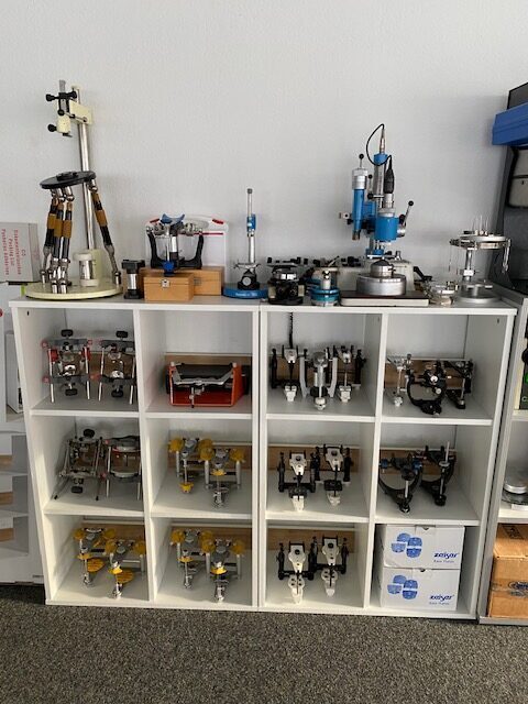 Gutgehender langjähriger Dentalgerätehandel (Zahntechnik) | 335323