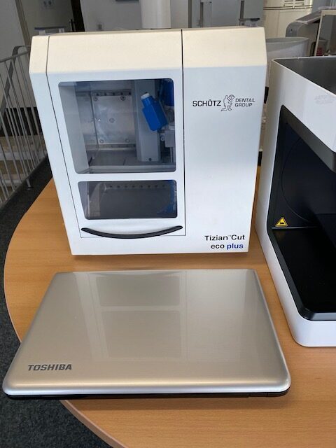 Gutgehender langjähriger Dentalgerätehandel (Zahntechnik) | 335330