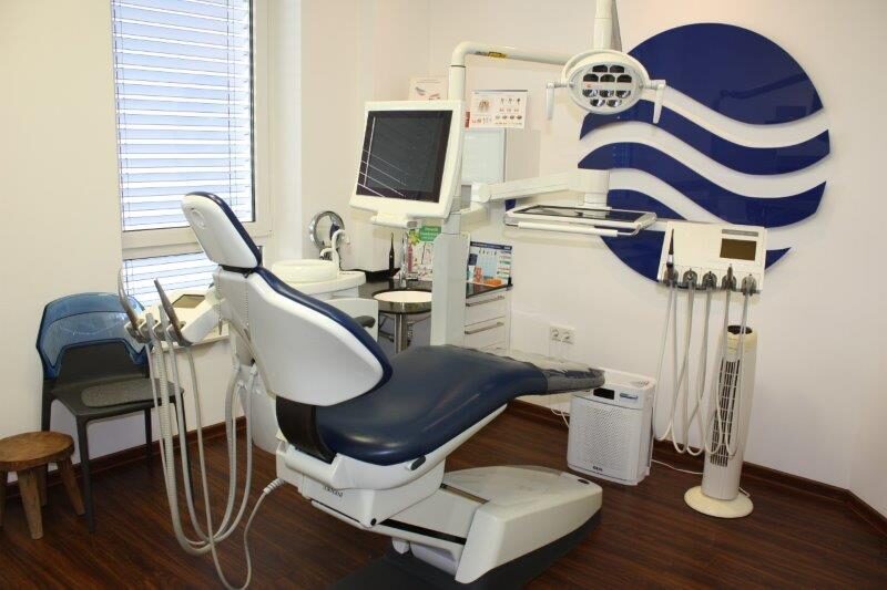 Behandlungszimmer mit Behandlungsstuhl und -zeile, auch einzeln aus Praxisauflösung | 335453