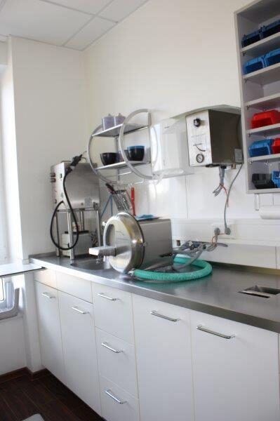 Polymerisationsgerät, Labormöblierung, Technikarbeitsplatz und weitere Geräte | 335515