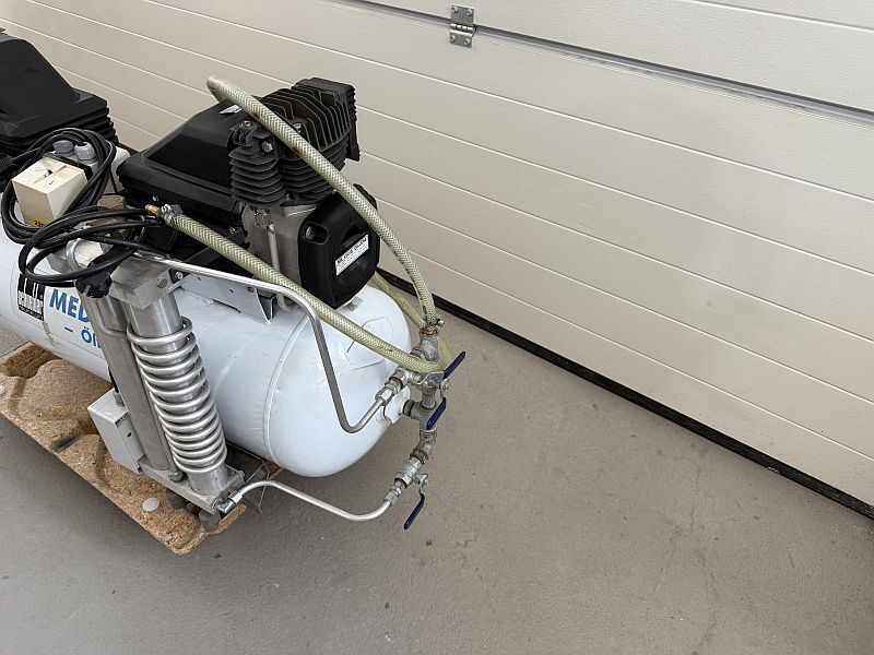 Schneider DruckluftMedic Air 300-90 W Kompressor ölfrei, leise, Dental & Labor | 335006