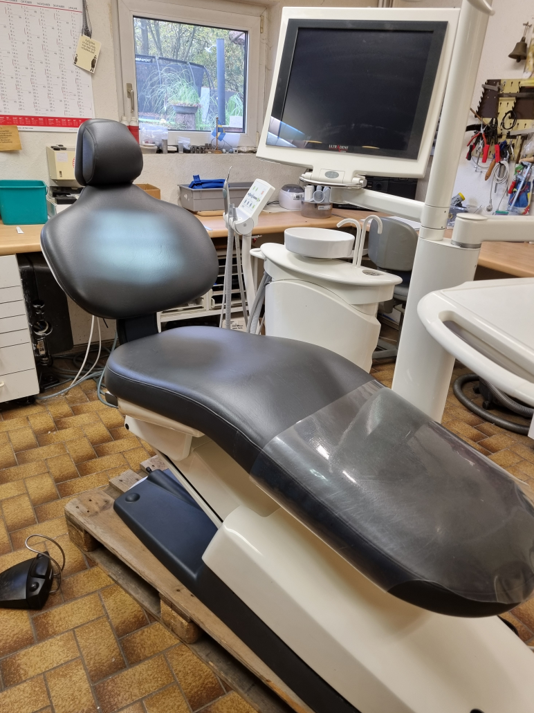 Ultradent U1302 Behandlungseinheit gebraucht | 335444