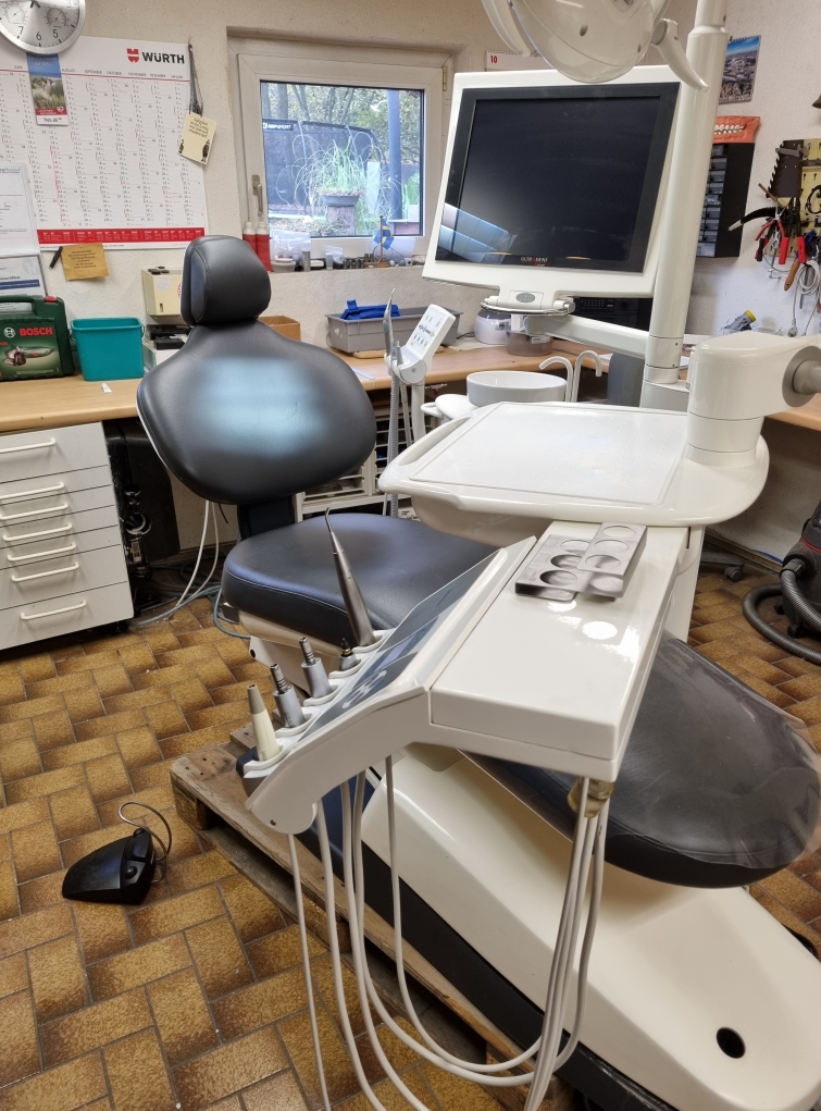 Ultradent U1302 Behandlungseinheit gebraucht | 335445