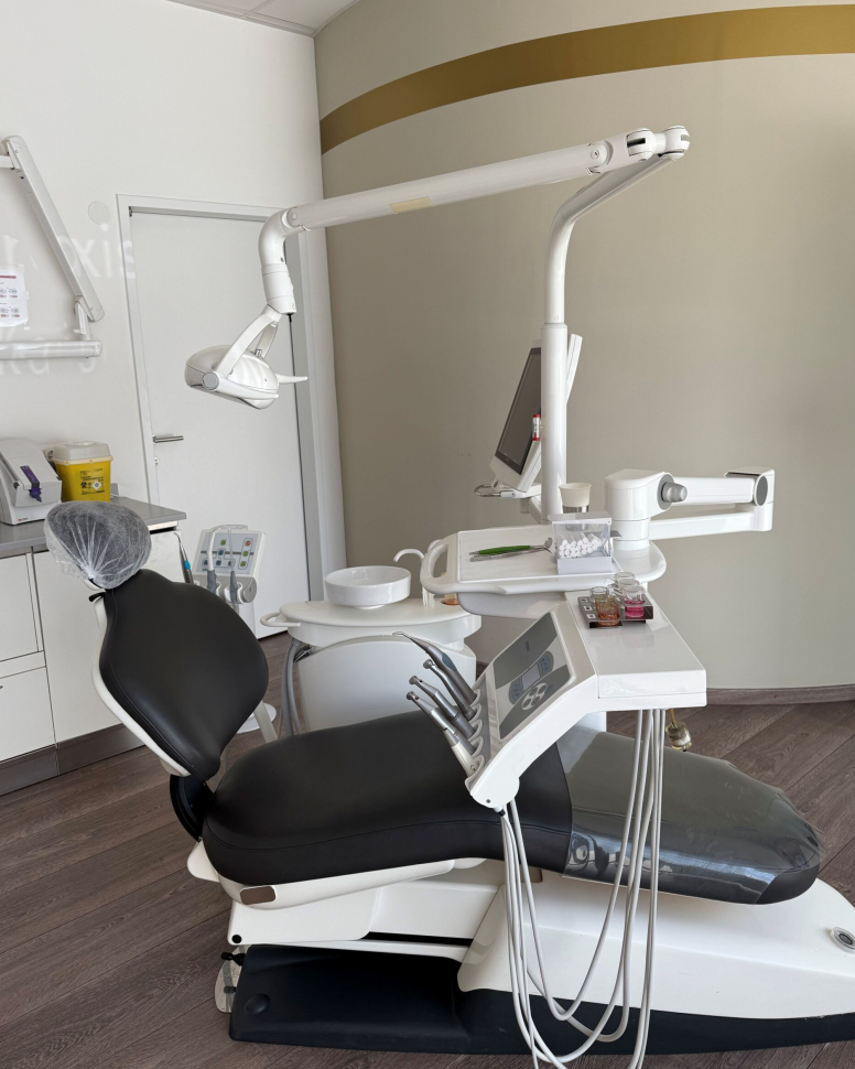 Ultradent U1302 Behandlungseinheit gebraucht | 335447