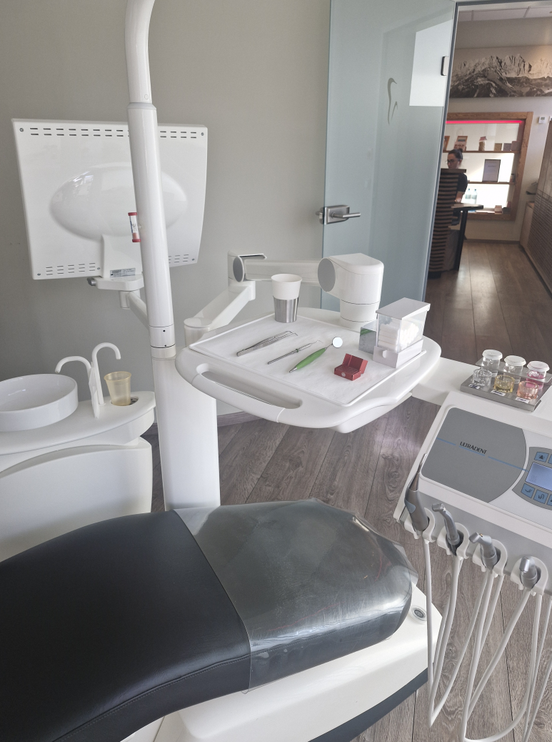 Ultradent U1302 Behandlungseinheit gebraucht | 336337