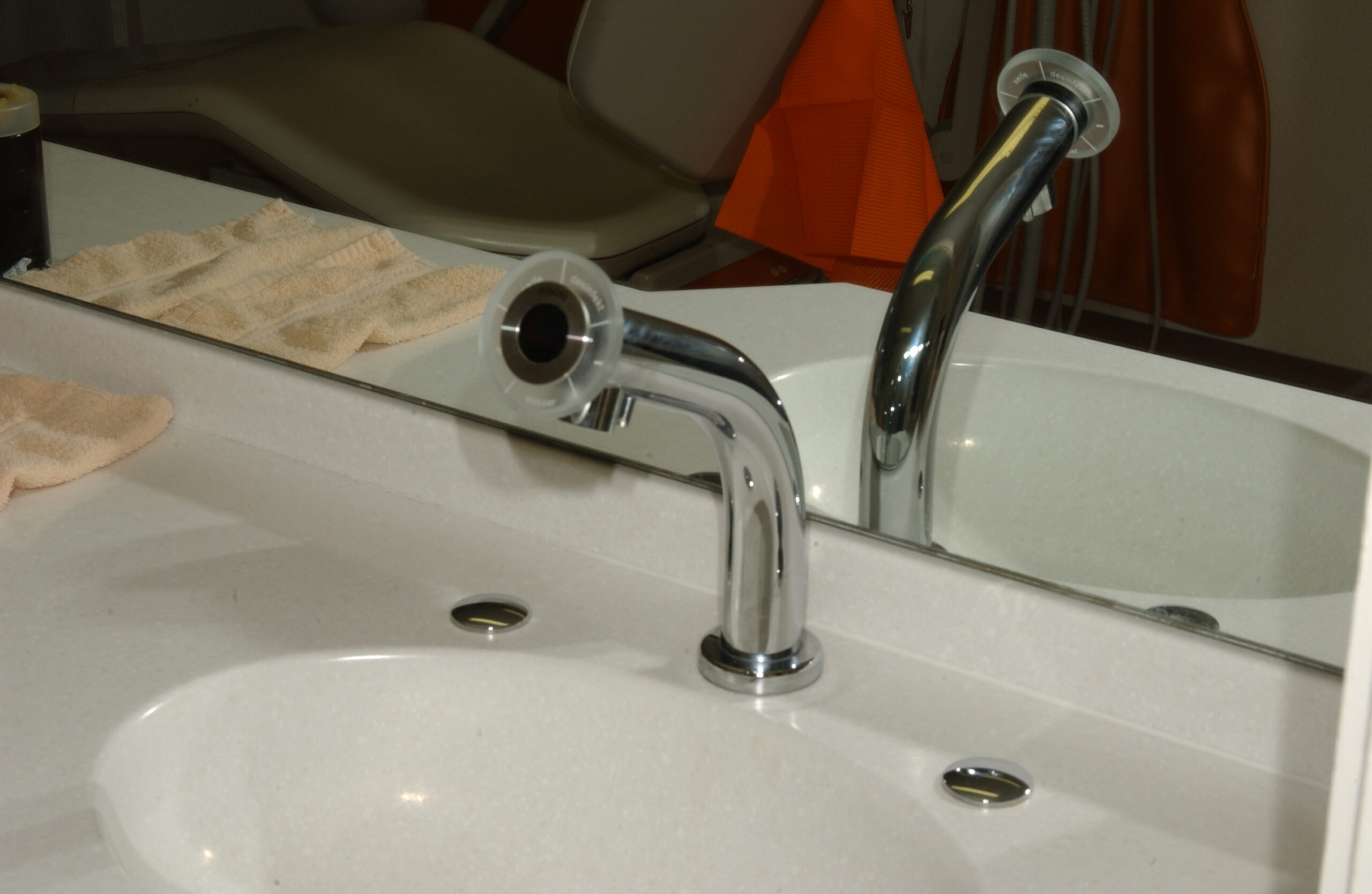 MISCEA Sensor-Wasserhahn mit Sensor-Desinfetions- und -Seifenspender-Funktion | 337804