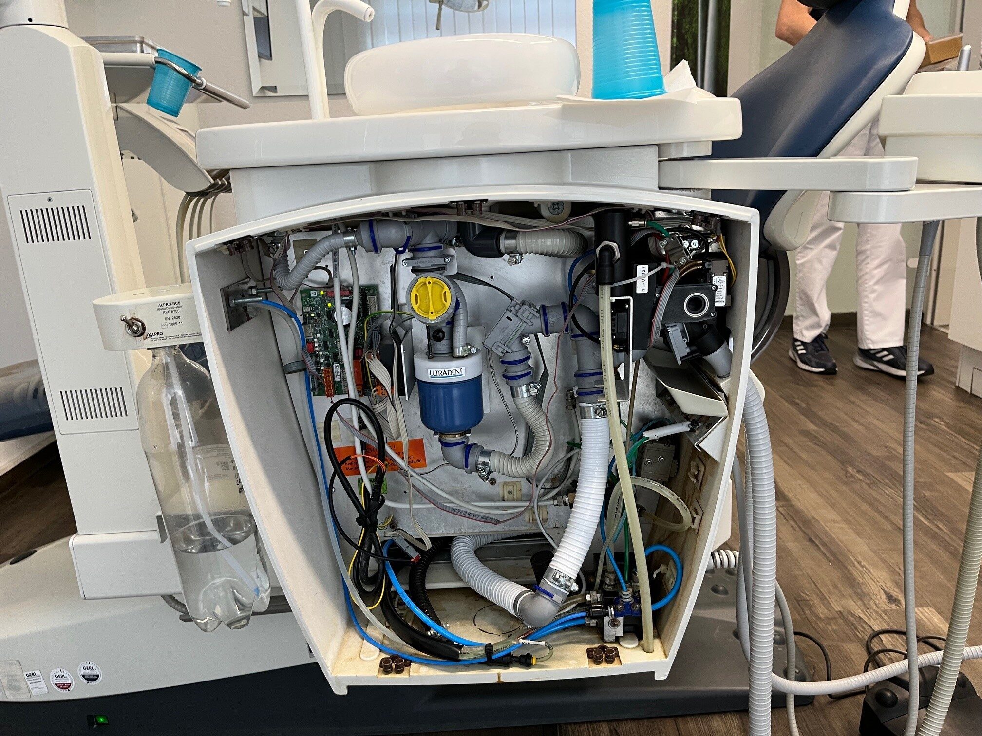 2 x Ultradent U1301 inkl. GL2020 – Nassabsaugung und Bottle | 336863