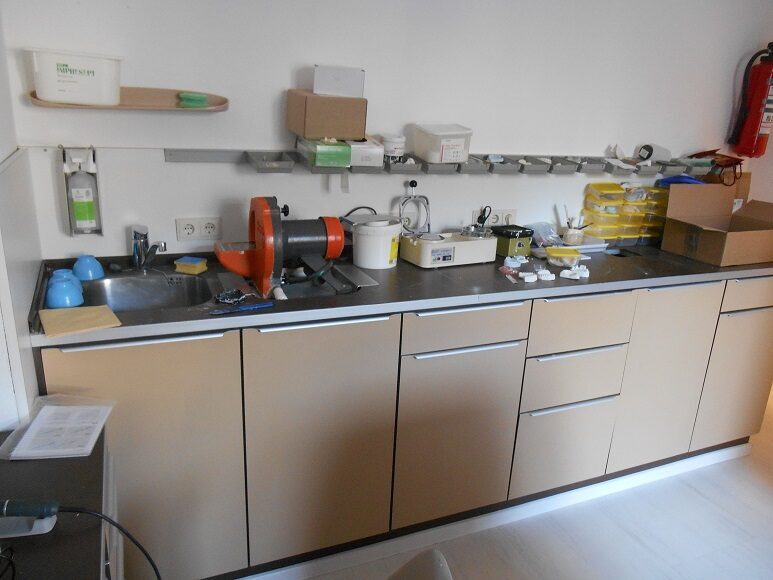 2 Sirona C4+ Einheiten und weiteres Inventar | 338481