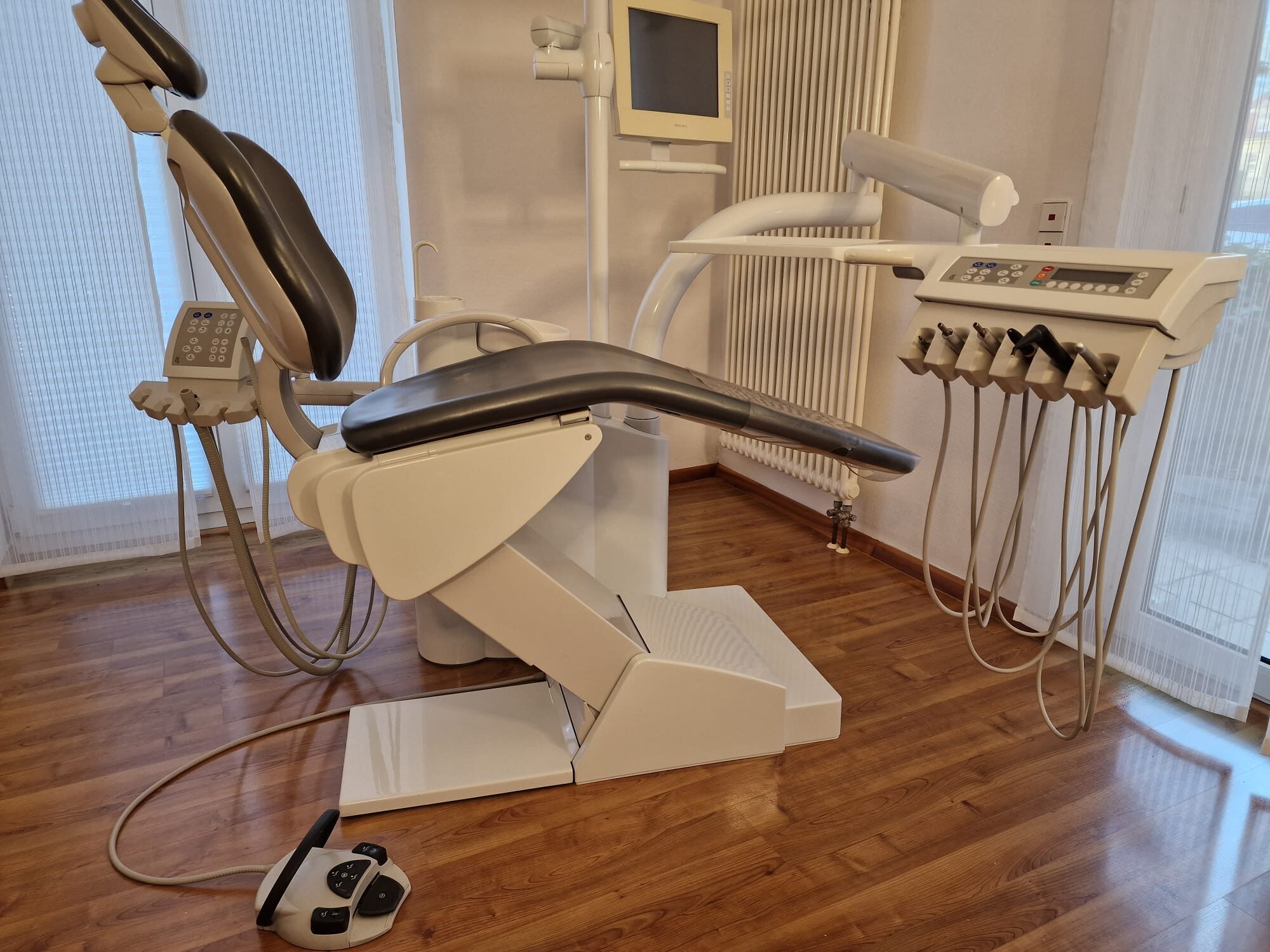 KaVo Estetica 1066T Behandlungseinheit mit Kamera und Monitor | 337967