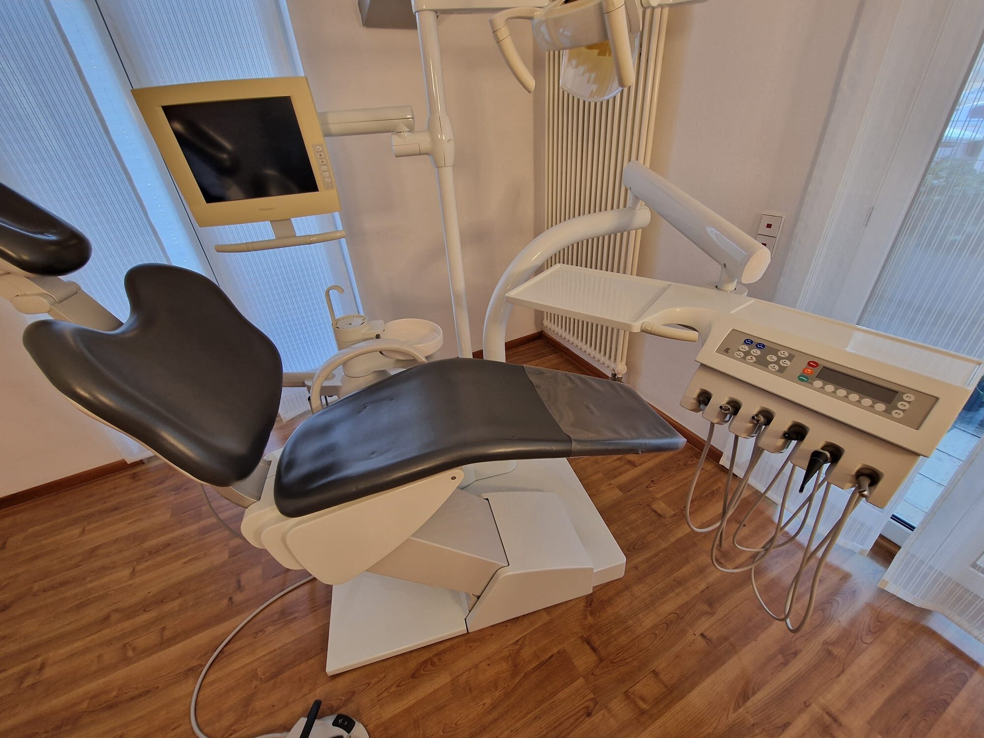 KaVo Estetica 1066T Behandlungseinheit mit Kamera und Monitor | 337968