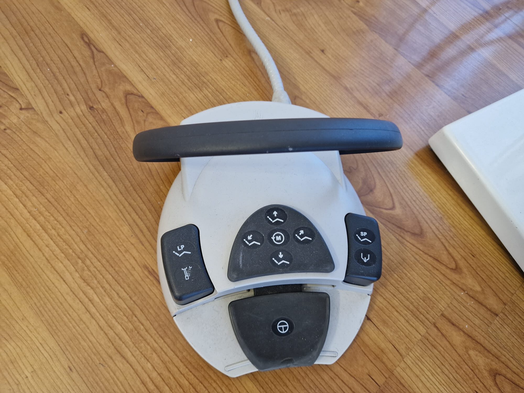 KaVo Estetica 1066T Behandlungseinheit mit Kamera und Monitor | 337971