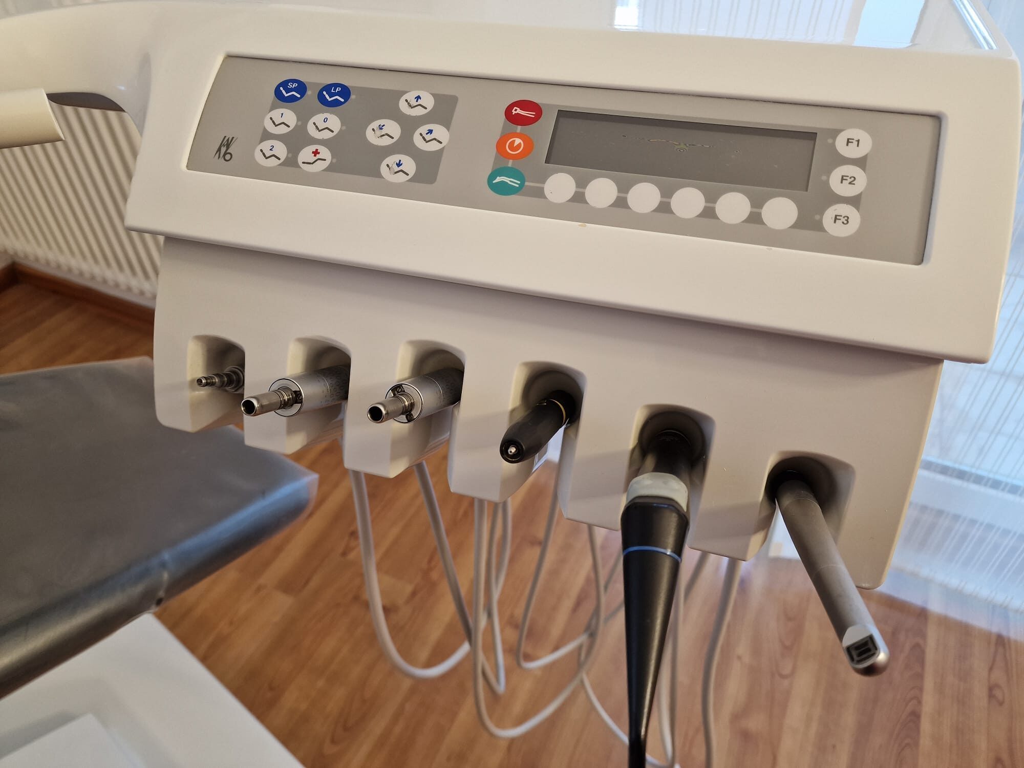 KaVo Estetica 1066T Behandlungseinheit mit Kamera und Monitor | 337972