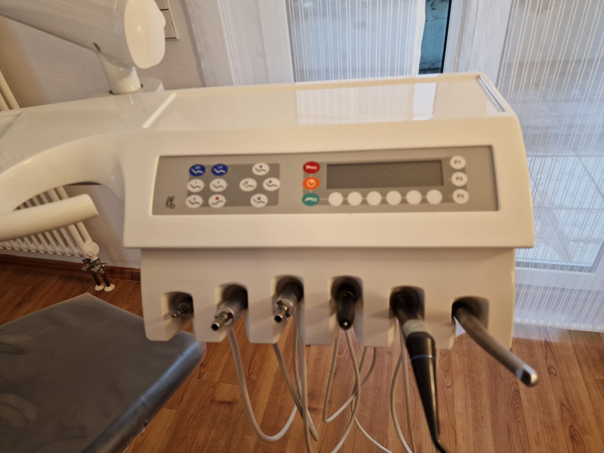 KaVo Estetica 1066T Behandlungseinheit mit Kamera und Monitor | 337973