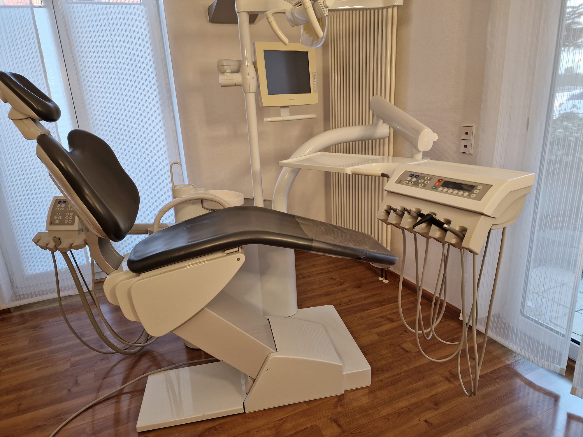 KaVo Estetica 1066T Behandlungseinheit mit Kamera und Monitor | 337974