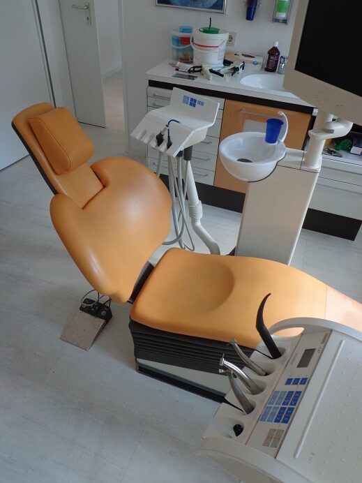 2 Sirona C4+ Einheiten und weiteres Inventar | 338470