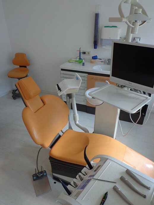 2 Sirona C4+ Einheiten und weiteres Inventar | 338473