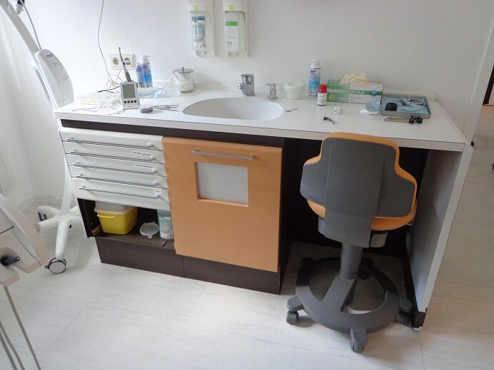 2 Sirona C4+ Einheiten und weiteres Inventar | 338475