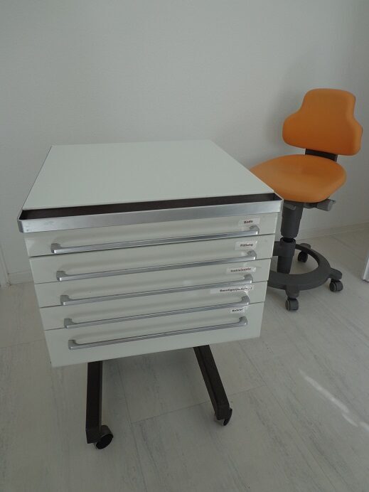 2 Sirona C4+ Einheiten und weiteres Inventar | 338468