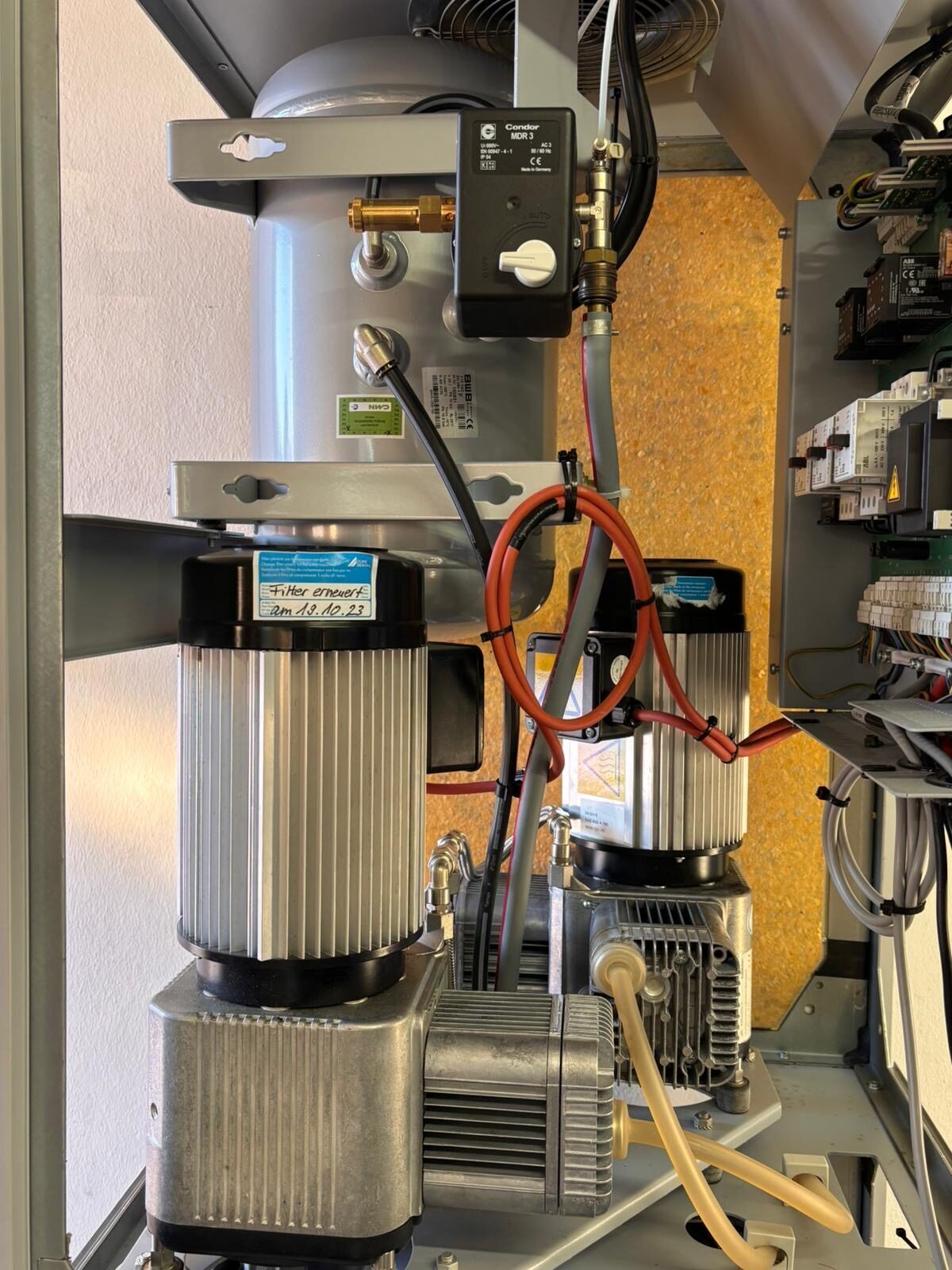 Power Tower PTS 200 Bj 2018 mit Schalldämmung 400 V Dürr Dental Nassabsaugung | 338095