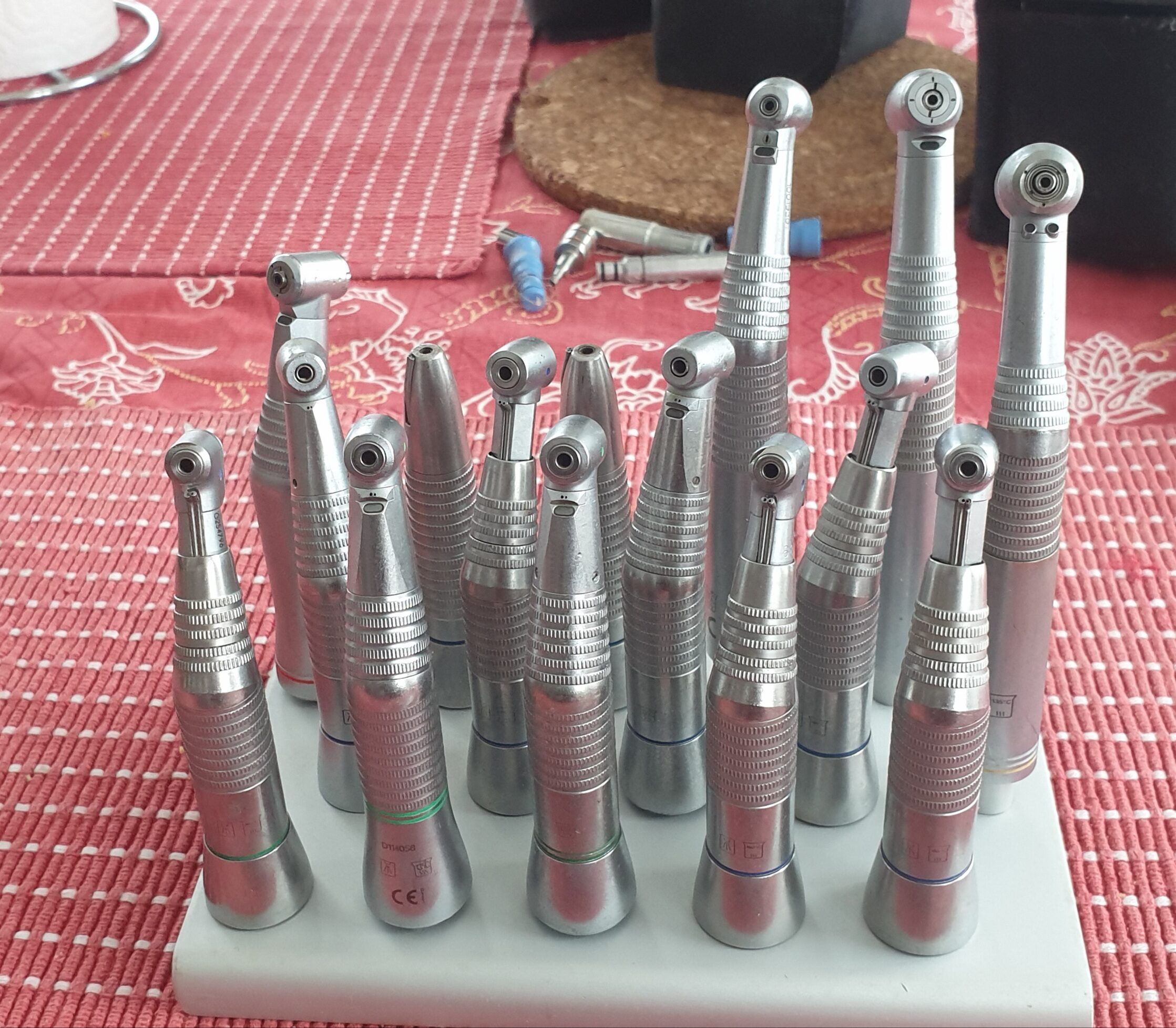 Turbinen, rote blaue und grüne Winkelstücke, Handstücke | 340058