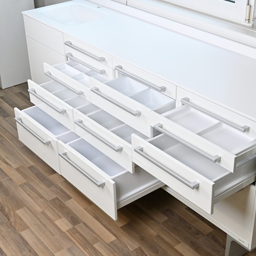 Loran VELA Behandlungszeile Schrankzeile aus Stahl | 340026