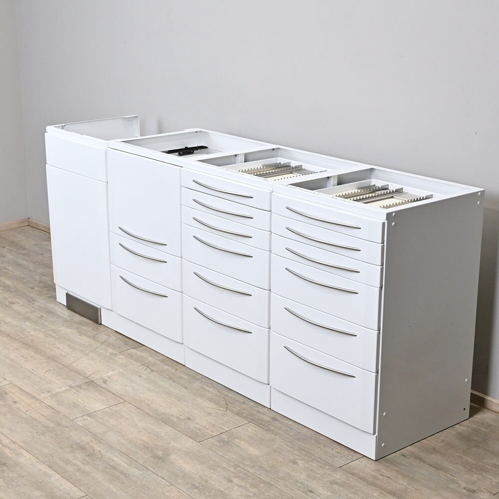 Le-iS 4er Behandlungszeile / Schrankzeile aus Stahl, gebraucht | 340817