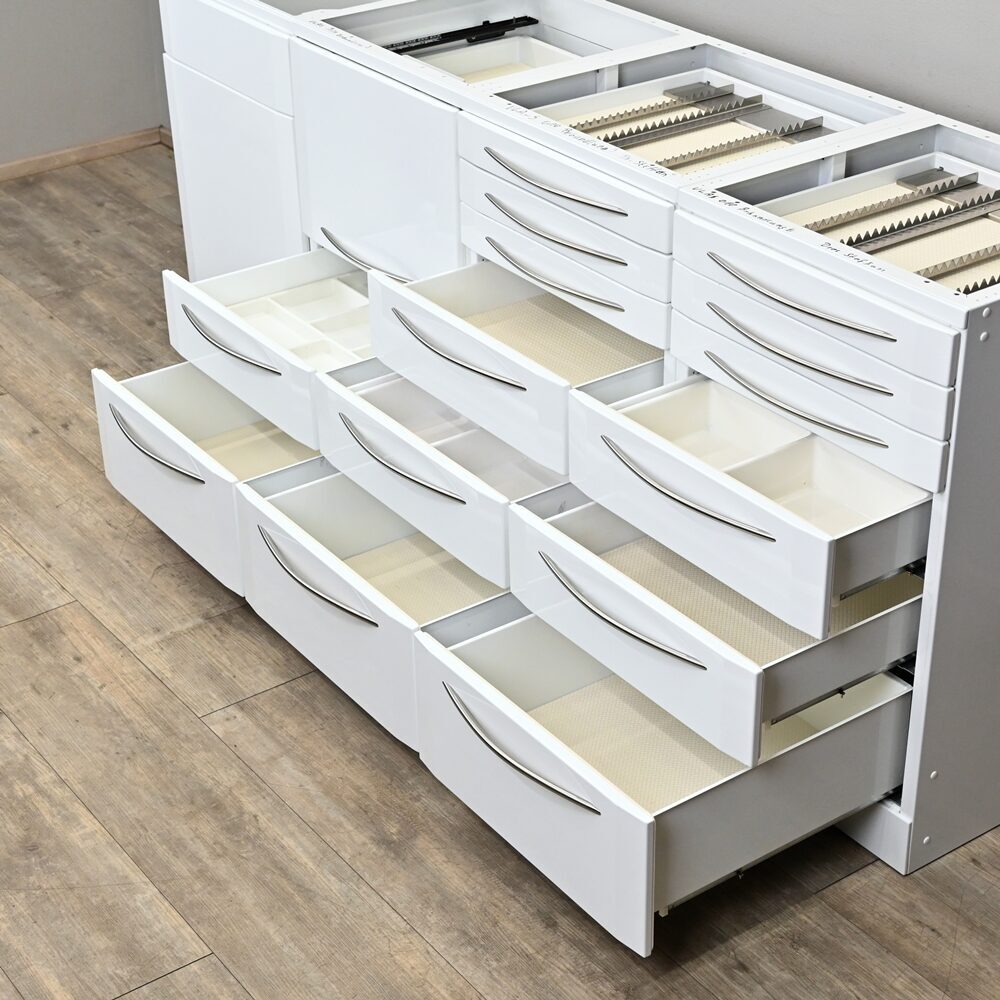 Le-iS 4er Behandlungszeile / Schrankzeile aus Stahl, gebraucht | 340819