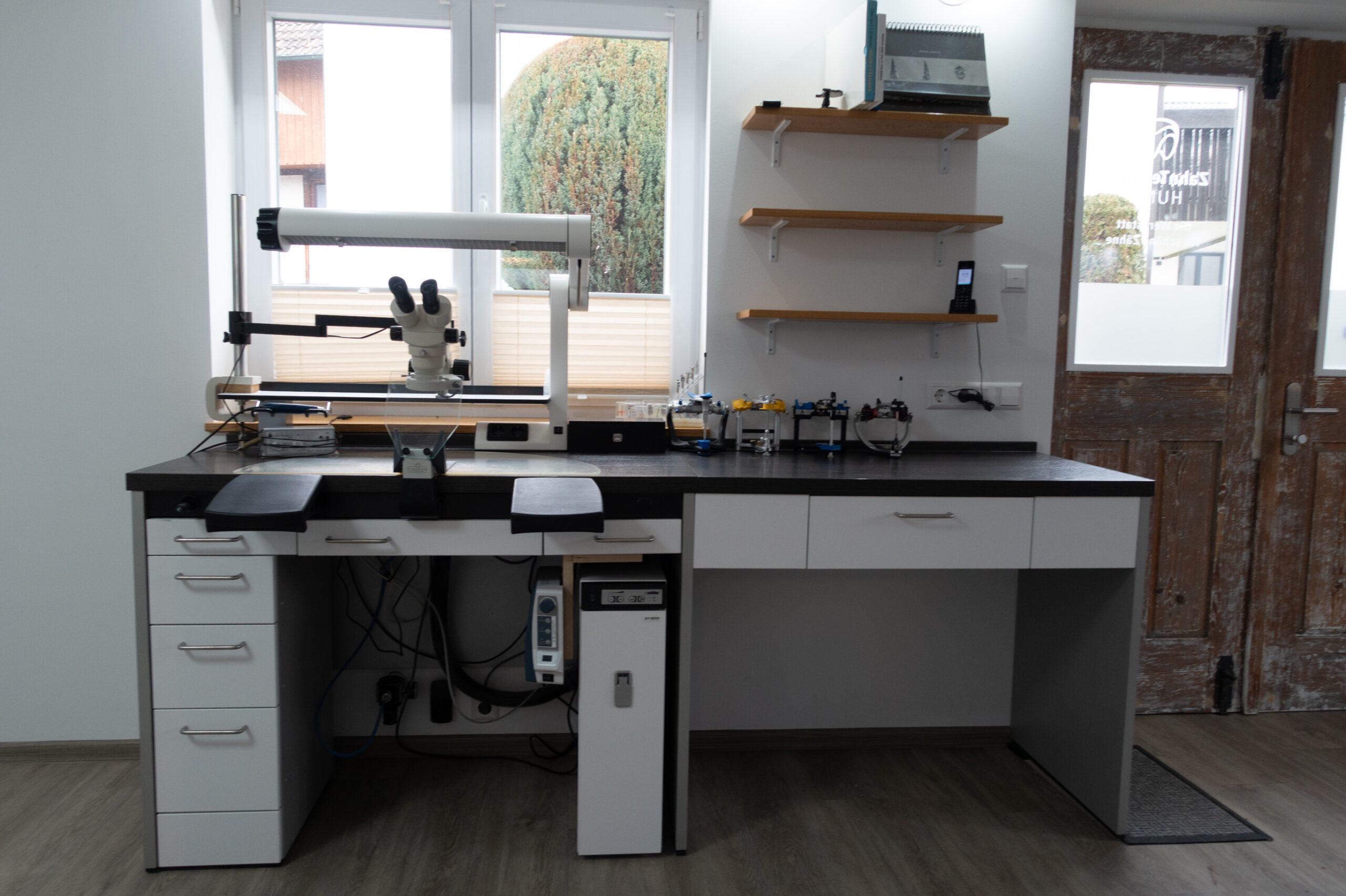 Techniktisch Modell M4/4, H 910mm + Absaugtrichter Varioflex A90 + Einzelplatzabsaugung Zubler Z1 ECO PRO – TOP ZUSTAND | 341378