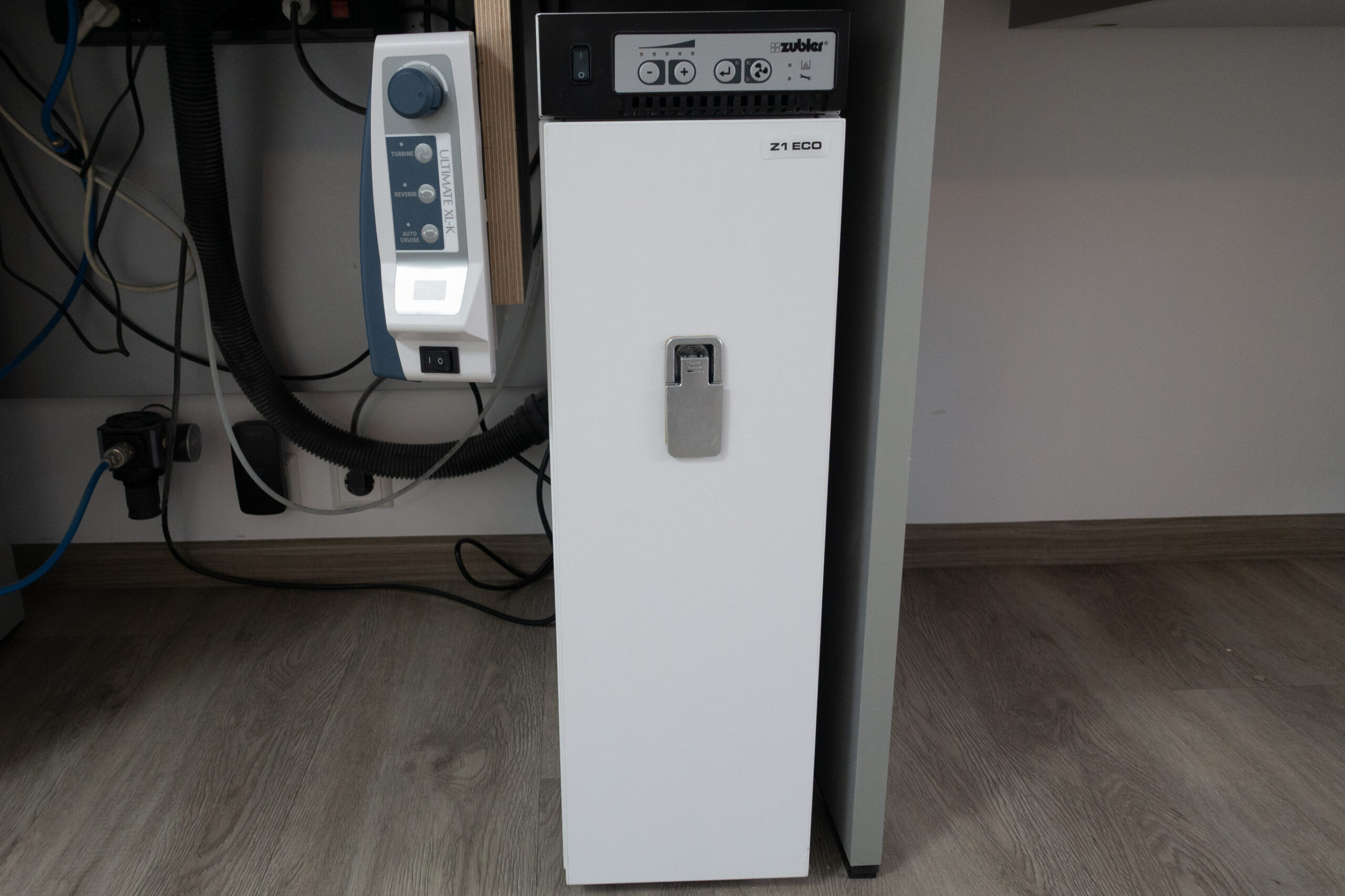 Techniktisch Modell M4/4, H 910mm + Absaugtrichter Varioflex A90 + Einzelplatzabsaugung Zubler Z1 ECO PRO – TOP ZUSTAND | 341381