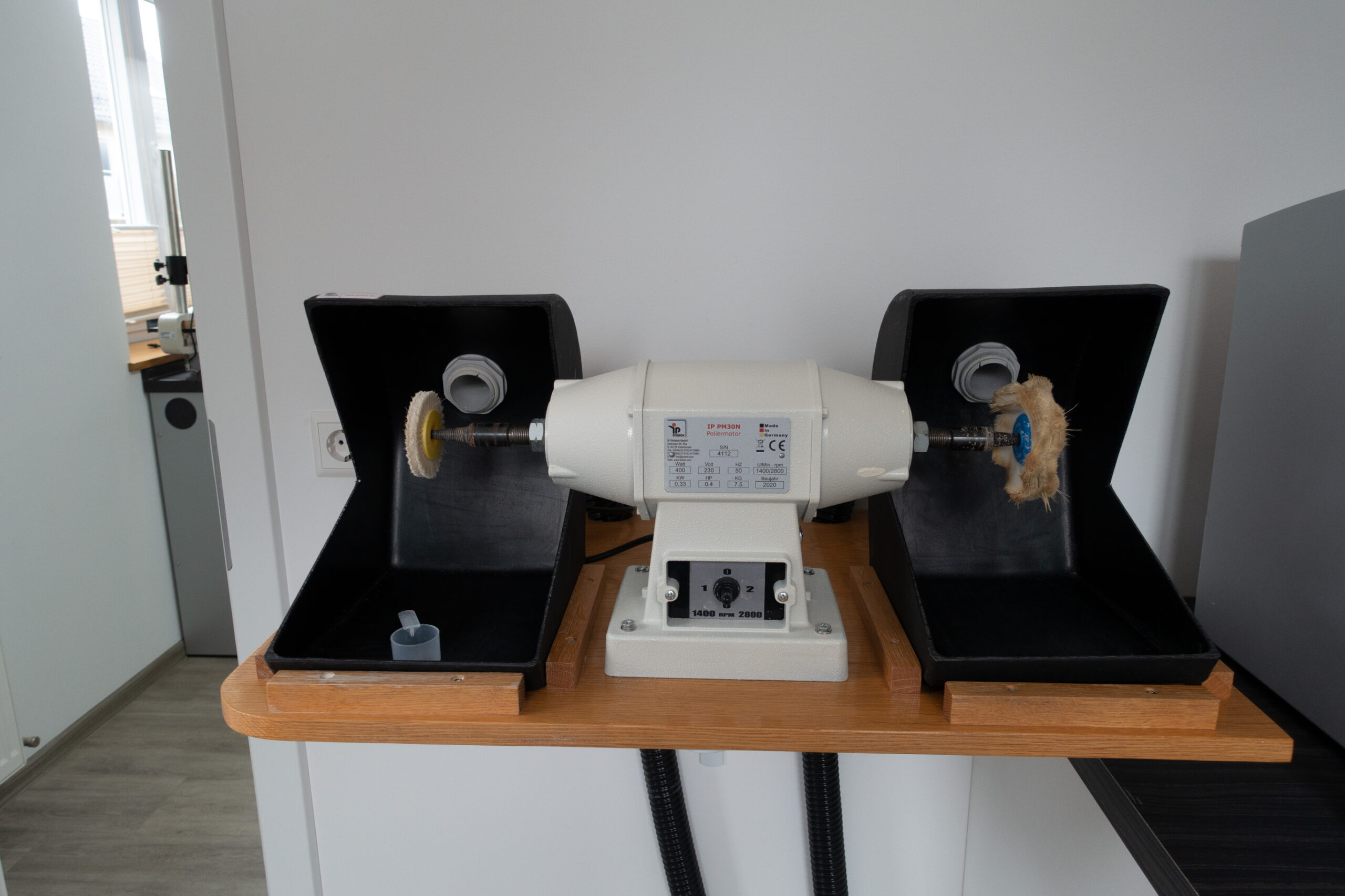PM 30N  Poliermotor, plus 2 mal Poliertrog mit Absaugstutzen – TOP ZUSTAND | 341519