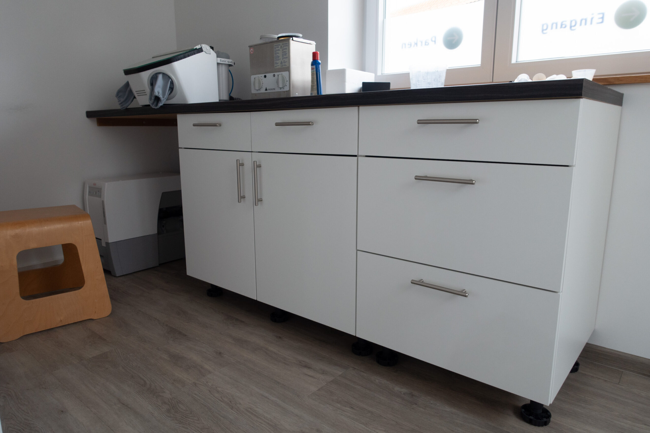 Unterschrank weiss matt x 2 – TOP GEPFLEGT | 341530