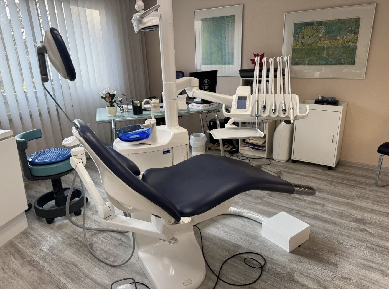 Behandlungseinheit Planmeca Compact – Bestens gepflegte (wie neu)  aus dem Jahr 2016 zu verkaufen, in Berlin – Marzahn | 342276