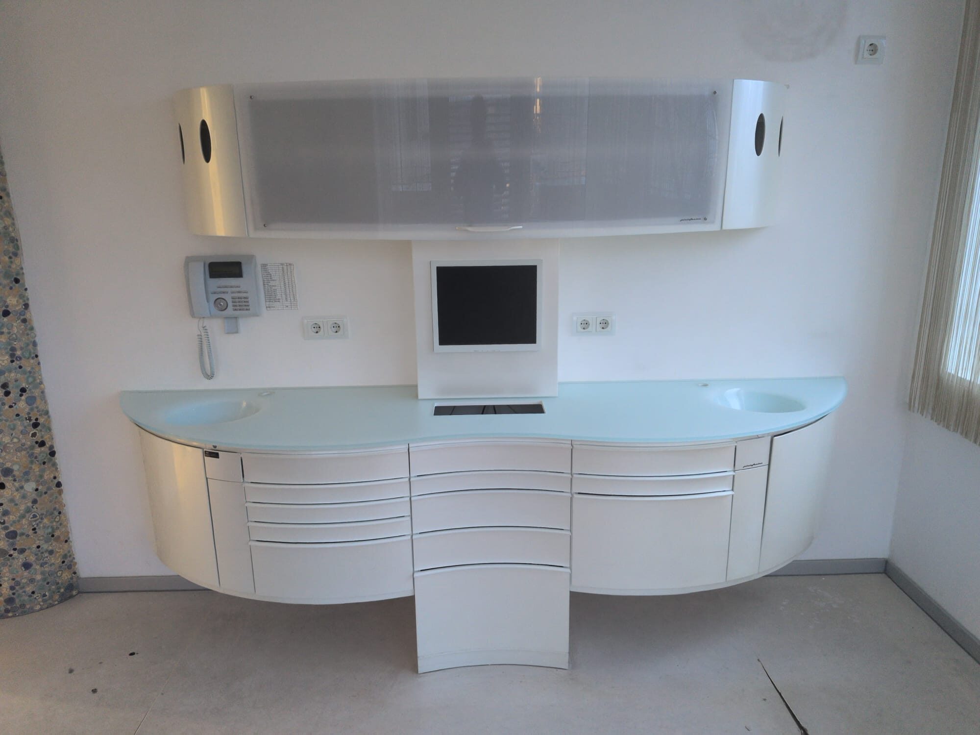 Praxismöbel der Luxus Serie von Saratoga Dental Italy Pininfarina Wave PF1 | 341638