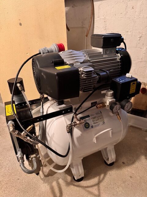 Dentalkompressor ölfrei Cairprime 240-10 DM | 343536