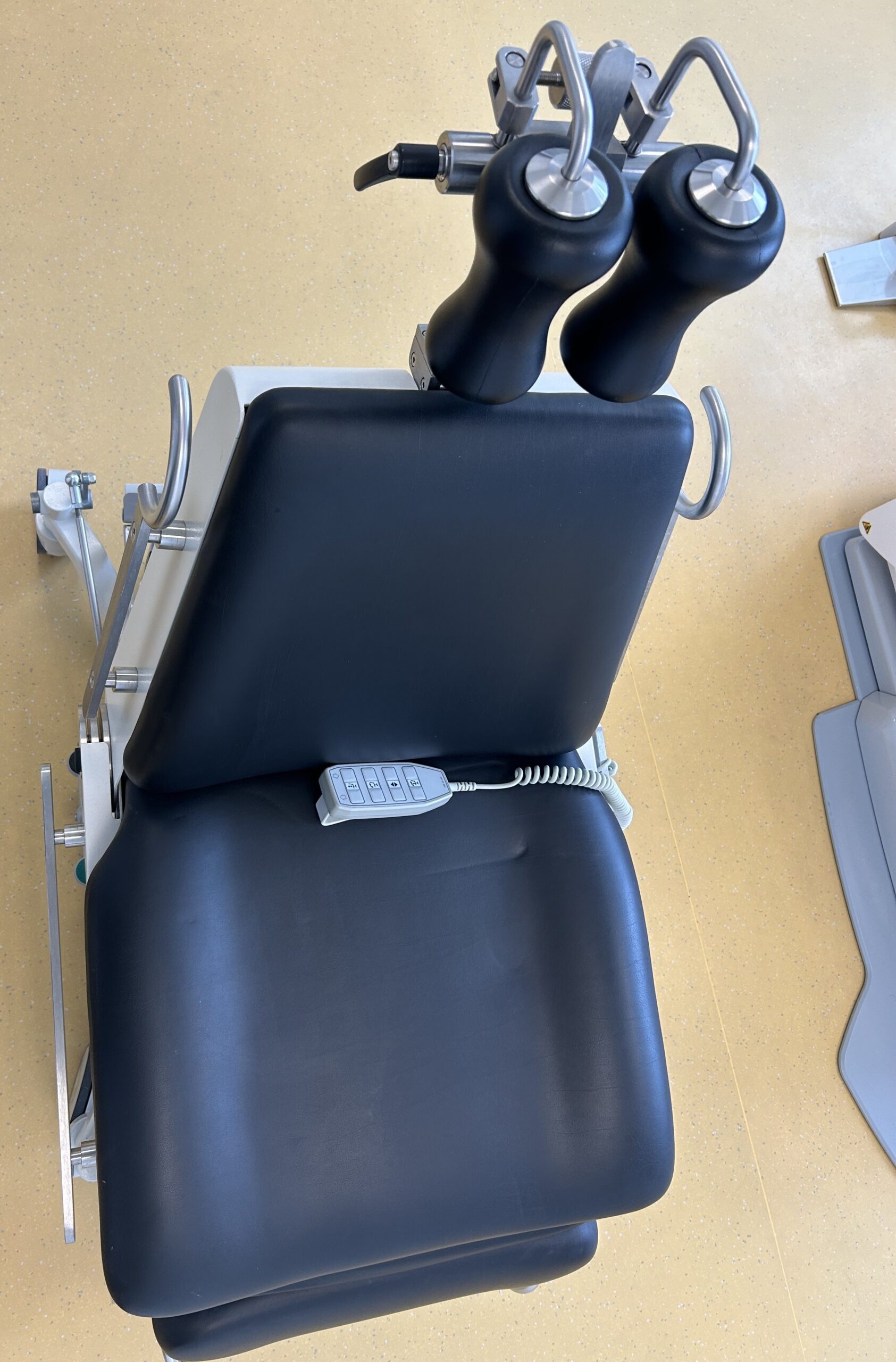 Mobiler OP-Stuhl SC 500 von Ultradent – Top Zustand | Sofort einsatzbereit | 344621