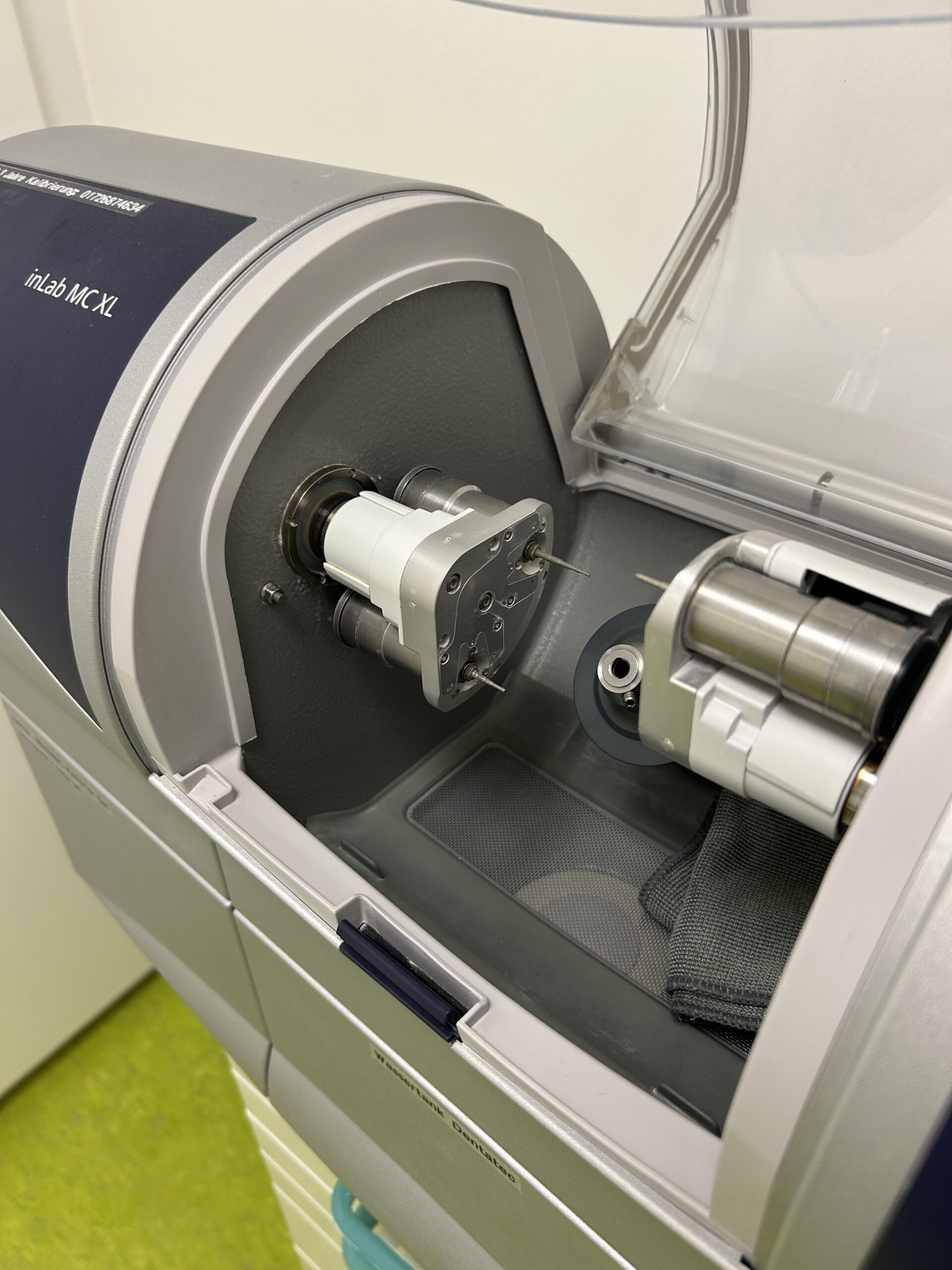 Sirona Cerec inLab MC XL – Dental Fräs- & Schleifeinheit | Top gepflegt | Komplett mit Zubehör | 344607