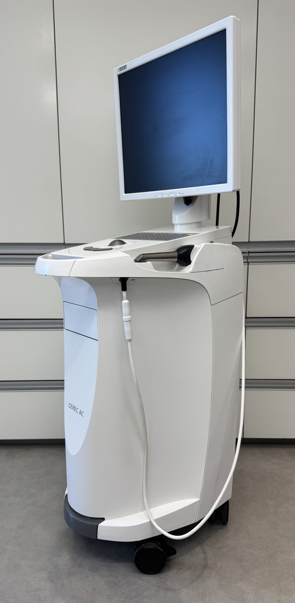 Sirona Cerec AC Omnicam – Intraoralscanner – SW 5.13 – Windows 10 – Funkmodule – Kalibirereinheit | 354818