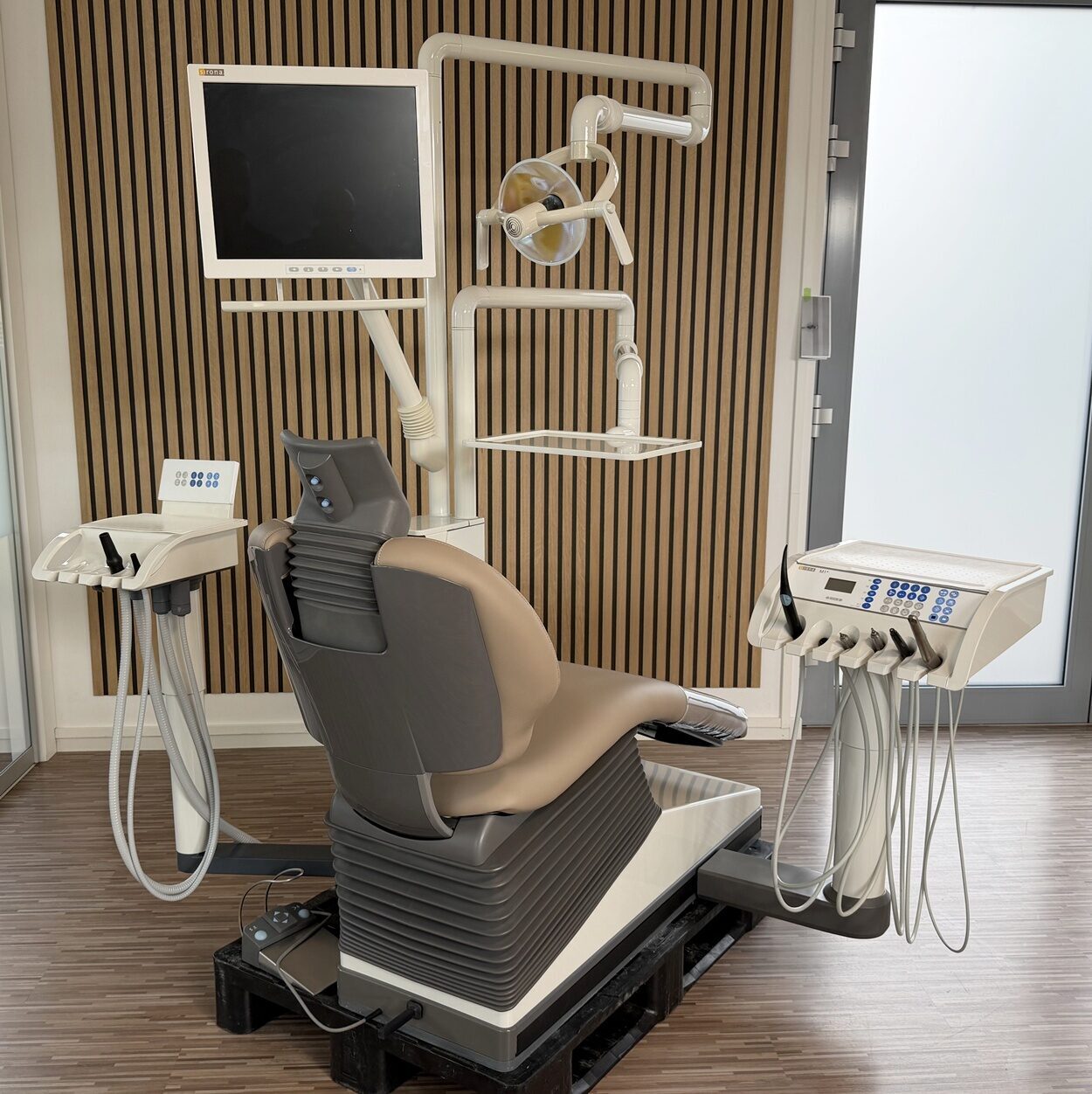 Sirona M1+ Behandlungseinheit Zahnarztstuhl inkl. MwSt | 345540