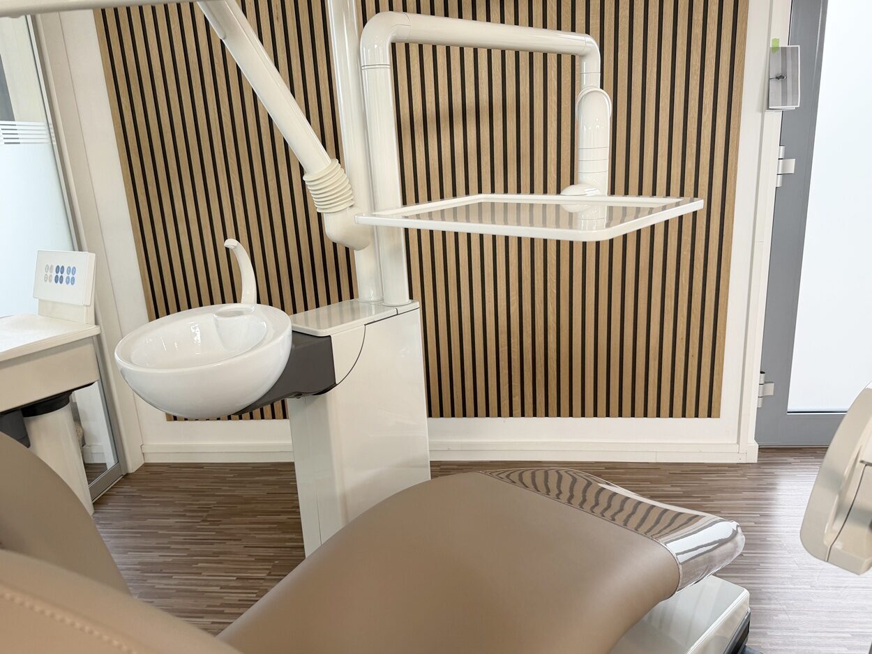 Sirona M1+ Behandlungseinheit Zahnarztstuhl inkl. MwSt | 345541