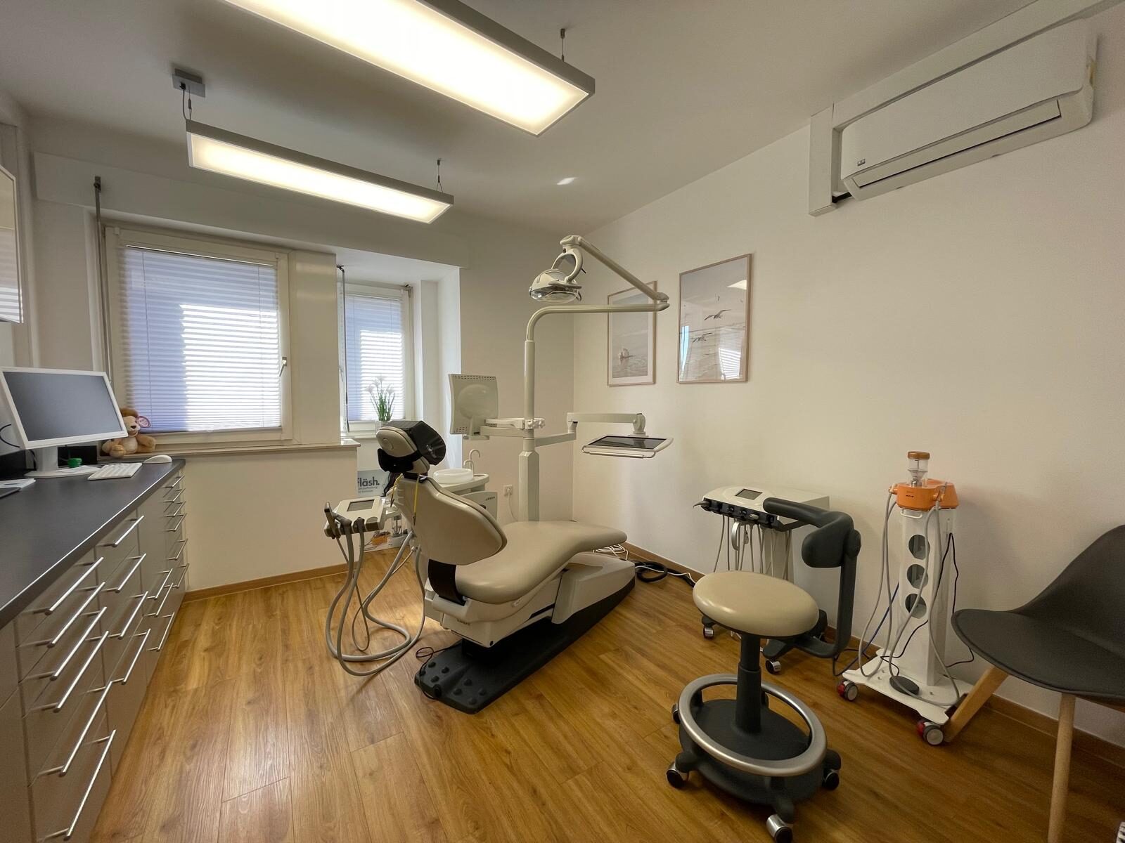 Moderne, digitalisierte Zwei- oder Mehrbehandlerpraxis mit Implantologie, Eigenlabor und CAD/CAM im Kreis Gütersloh auf 295qm | 376945